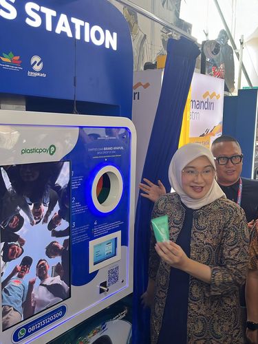 ParagonCorp rilis Paragon Empties Station (PES) di Halte CSW, mesin AI daur ulang kemasan kosmetik bareng DLH DKI & Transjakarta demi dorong ekonomi sirkular masyarakat, Selasa (7/4/2026).