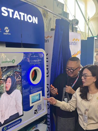 ParagonCorp rilis Paragon Empties Station (PES) di Halte CSW, mesin AI daur ulang kemasan kosmetik bareng DLH DKI & Transjakarta demi dorong ekonomi sirkular masyarakat, Selasa (7/4/2026).