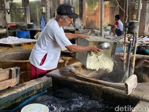 Perajin Tahu di Blitar Perkecil Ukuran Buntut Harga Kedelai Impor Naik