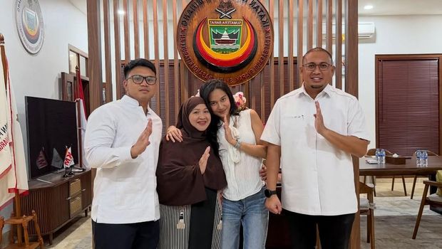 Pertemuan Bigmo, Azizah Salsha, dan Andre Rosiade Pertemuan Bigmo, Azizah Salsha, dan Andre Rosiade