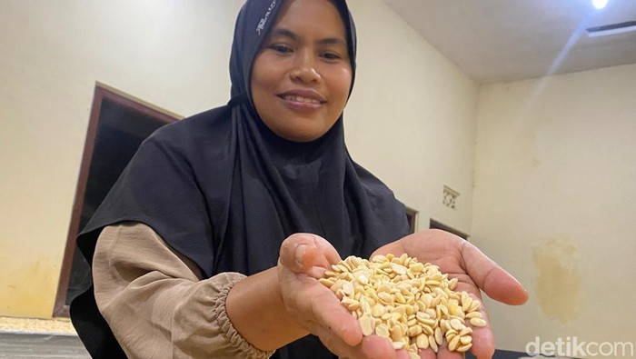 Produsen Tempe di Desa Beji, Kota Batu