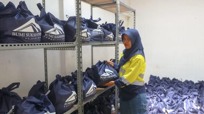 PT BSI salurkan ratusan paket sembako korban terdampak banjir di Banyuwangi