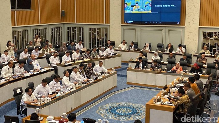Rapat Kerja Komisi IV DPR RI dengan Mentan, Menteri KKP hingga Perum Bulog di Gedung Nusantara II, Senayan, Jakarta Pusat, Selasa (7/4/2026).