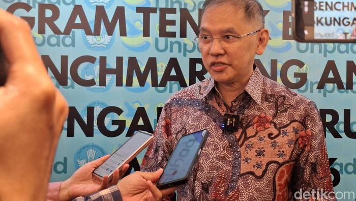 Rektor Universitas Padjadjaran Arief S. Kartasasmita