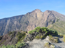 Turis Asing Bawa Drone Saat Mendaki Rinjani, TNGR Siapkan Sanksi Tegas