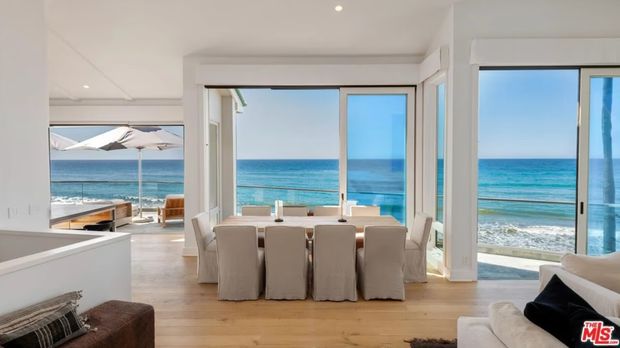 Rumah Leonardo DiCaprio Rumah Leonardo DiCaprio di Malibu batal dijual karena sepi pembeli.