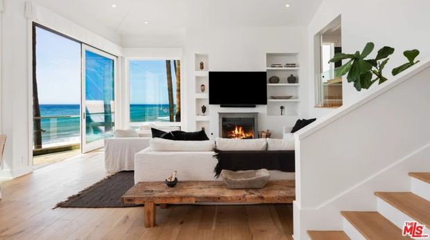 Rumah Leonardo DiCaprio Rumah Leonardo DiCaprio di Malibu batal dijual karena sepi pembeli.