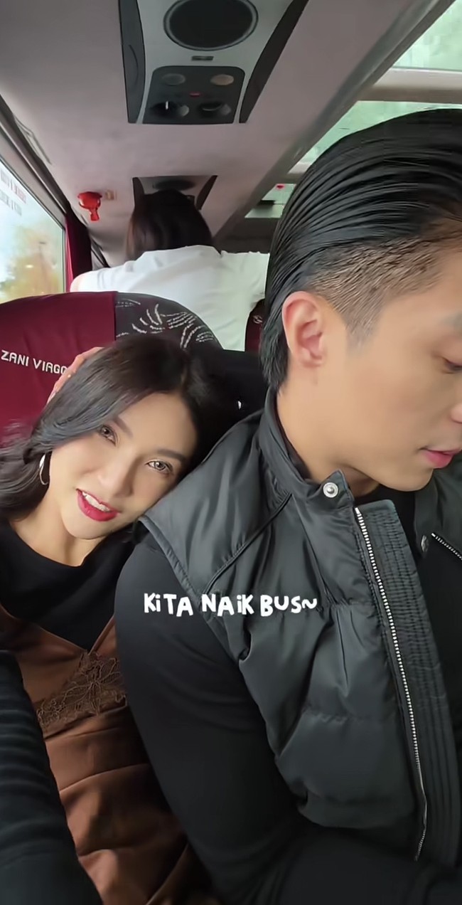 Pasangan artis Sarwendah dan Giorgio diketahui tengah bertolak ke Italia. Melalui akun Instagram, Sarwendah memamerkan momen mesra kebersamaannya dengan kekasih selama di sana. Foto: Instagram/@sarwendah29