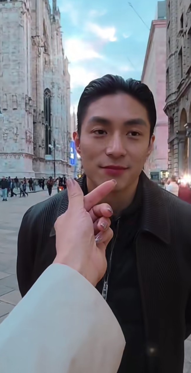 Di salah satu momen terlihat Sarwendah memberikan heart sign kepada Giorgio. Momen tersebut tak kalah bikin penggemar Sargio (Sarwendah & Giorgio) ikut baper. Foto: Instagram/@sarwendah29