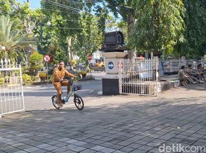 Pejabat Pemkot Mataram Kompak Naik Sepeda Kayuh ke Kantor demi Efisiensi BBM