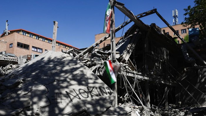 Rubble of a building at Sharif University of Technology, which was damaged in a strike, amid the U.S.-Israeli conflict with Iran, in Tehran, Iran, April 7, 2026. Majid Asgaripour/WANA (West Asia News Agency) via REUTERS ATTENTION EDITORS - THIS PICTURE WAS PROVIDED BY A THIRD PARTY
