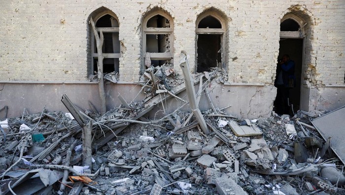 Rubble of a building at Sharif University of Technology, which was damaged in a strike, amid the U.S.-Israeli conflict with Iran, in Tehran, Iran, April 7, 2026. Majid Asgaripour/WANA (West Asia News Agency) via REUTERS ATTENTION EDITORS - THIS PICTURE WAS PROVIDED BY A THIRD PARTY