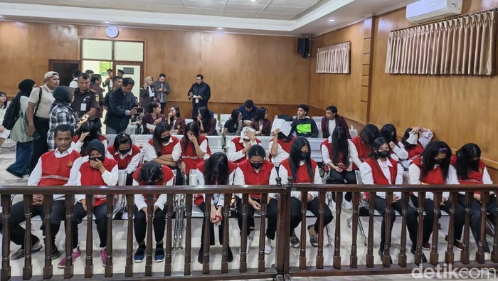 Sidang dakwaan 19 sindikat penjualan bayi ke Singapura di PN Bandung.