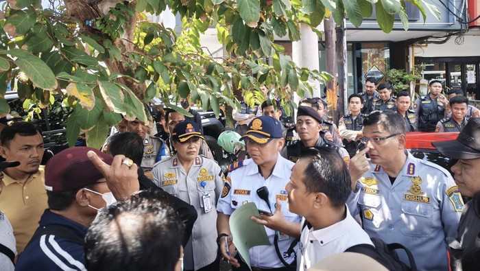 Sosialisasi parkir digital di Jalan Manyar Kertoarjo Surabaya diwarnai ketegangan dengan paguyuban jukir