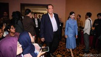 Chairman CT Corp, Chairul Tanjung menghadiri acara diskusi Outlook Indonesia  dengan  tema Peran Penggerak Ekonomi Nasional di Menara Bank Mega, Jakarta, Selasa (7/4/2026).