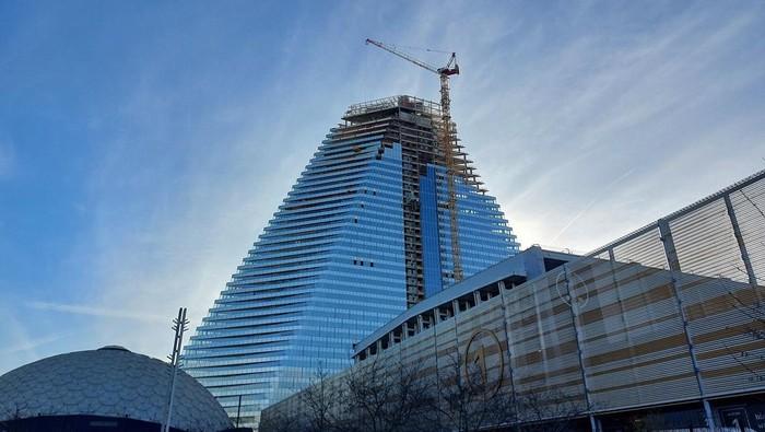 Gedung Segitiga Raksasa di Paris Dikecam Warga, Ada Apa?