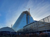 Gedung Segitiga Raksasa di Paris Dikecam Warga, Ada Apa?