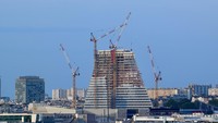 Penolakan juga sempat dilayangkan oleh sejulmah dewan kota Paris. Namun, dewan kota melakukan pemungutan suara dan hasilnya sepakat bahwa Tour Triangle bisa dibangun. Akhirnya proyek gedung segitiga ini dimulai pada 2021. Foto: Wikimedia Commons/CCA 4.0/Vincevinss