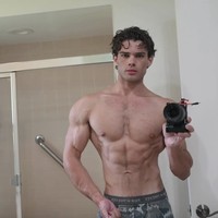 Influencer Looksmaxxing Dilarikan ke RS Diduga Overdosis Saat Live Streaming