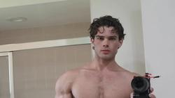 Influencer Looksmaxxing Dilarikan ke RS Diduga Overdosis Saat Live Streaming