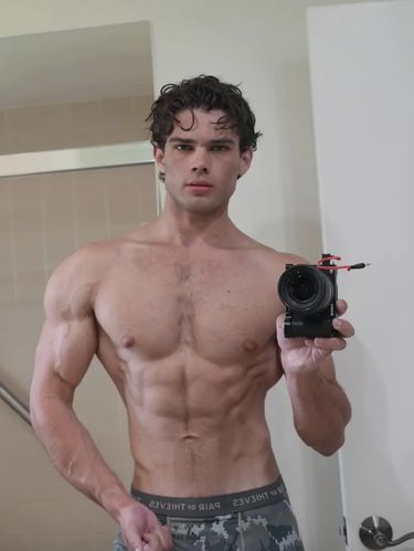 Tren 'Looksmaxxing' Pada Cowok Gen Z