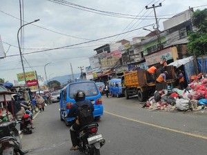 Viral SDN di Leuwiliang Bogor Dikepung Tumpukan Sampah