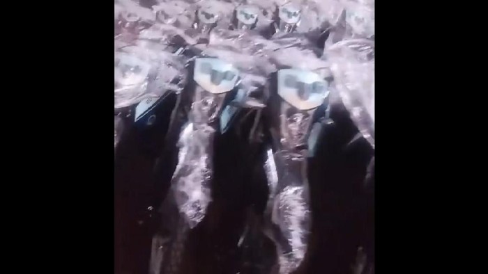 Video yang memperlihatkan deretan sepeda motor berlogo Badan Gizi Nasional (BGN)