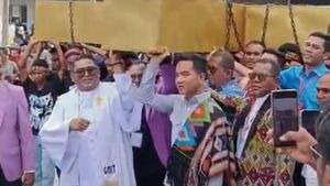 Video Gibran Ikut Pikul Salib di Pawai Paskah Kupang