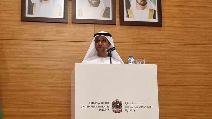 Duta Besar UEA untuk Indonesia Abdulla Salem Al-Dhaheri dalam jumpa pers di kediamannya, kawasan Kuningan, Jakarta Selatan, Rabu (8/4/2026).