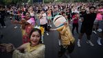 Aerobik Massal Warnai Sore di Taman Lumphini Bangkok