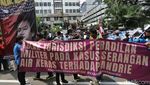Aksi Massa di MK Desak Kasus Andrie Yunus Diadili di Peradilan Umum