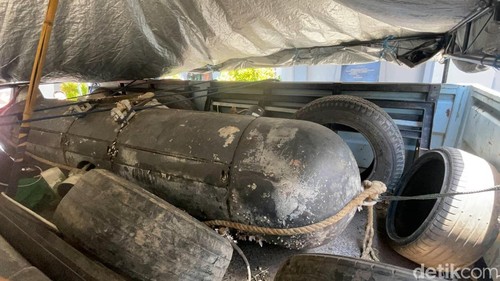 Benda menyerupai torpedo diamankan di Mako  Lanal Mataram, Rabu (8/4/2026). (Foto: Abdurrasyid Efendi/detikBali).