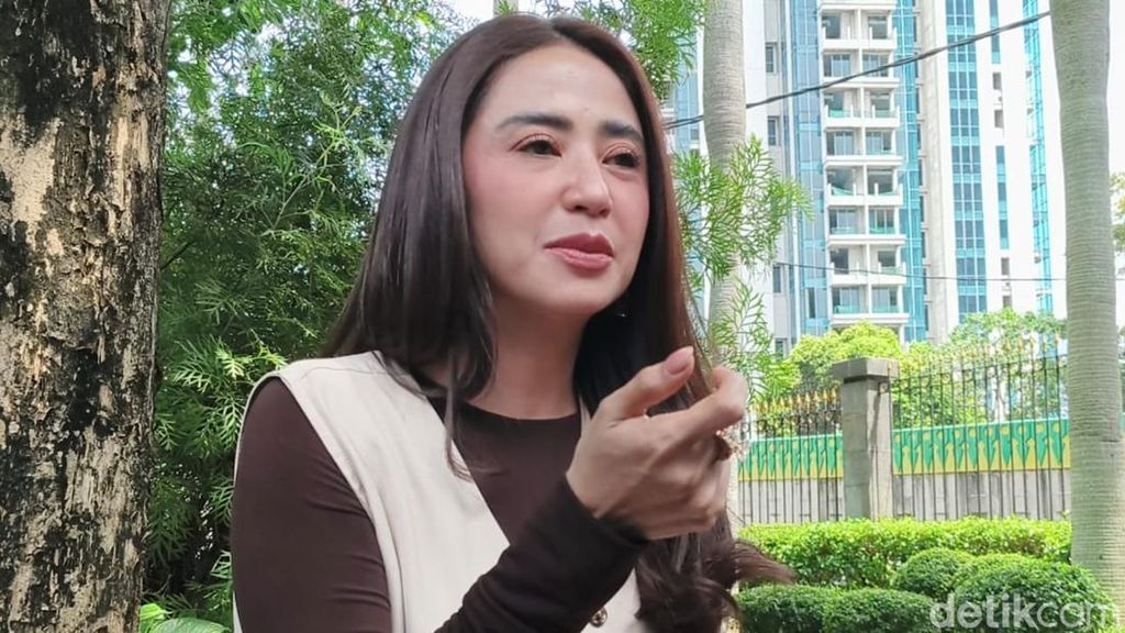 Dewi Perssik Mau Laporkan Akun FB Palsu yang Catut Namanya