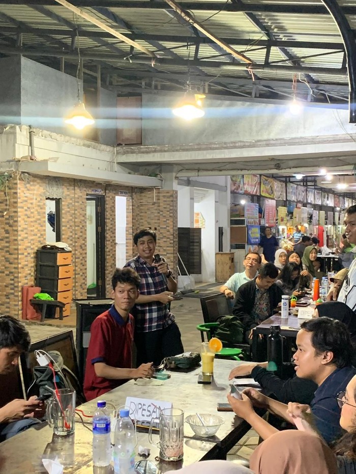 Diskusi tentang lalu lintas di Surabaya