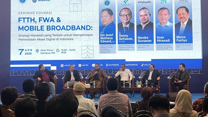 Diskusi tentang upaya pemerataan akses digital Indonesia di ITB.