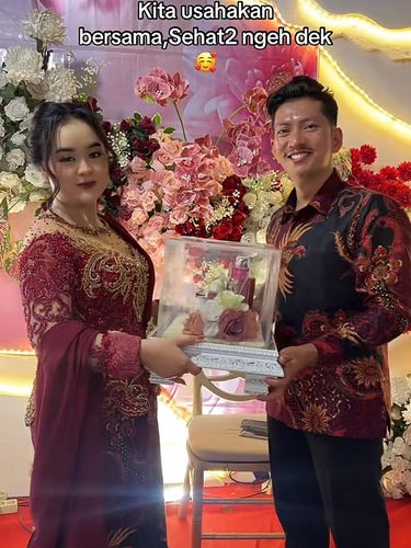 Foto Harjuna Pandu dan pasangan saat hadir di acara lamaran.