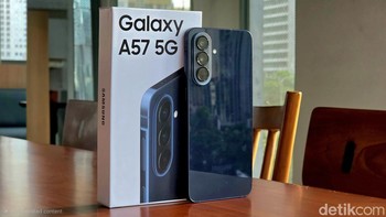 Galaxy A57 5G hadir dengan kamera utama 50MP (F1.8) dengan peningkatan Image Signal Processor (ISP), setiap foto tampil lebih tajam, detail, dengan warna yang lebih hidup dan seimbang, siap langsung di-share tanpa perlu banyak editing. Baik di kafe, outdoor, maupun spot estetik, hasilnya tetap konsisten jernih cocok untuk kebutuhan anak muda yang aktif bikin konten. Foto: Adi FR/detikINET