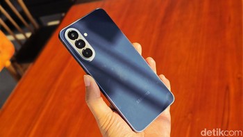 Ini Galaxy A57 warna Awesome Navy. Foto: Adi FR/detikINET