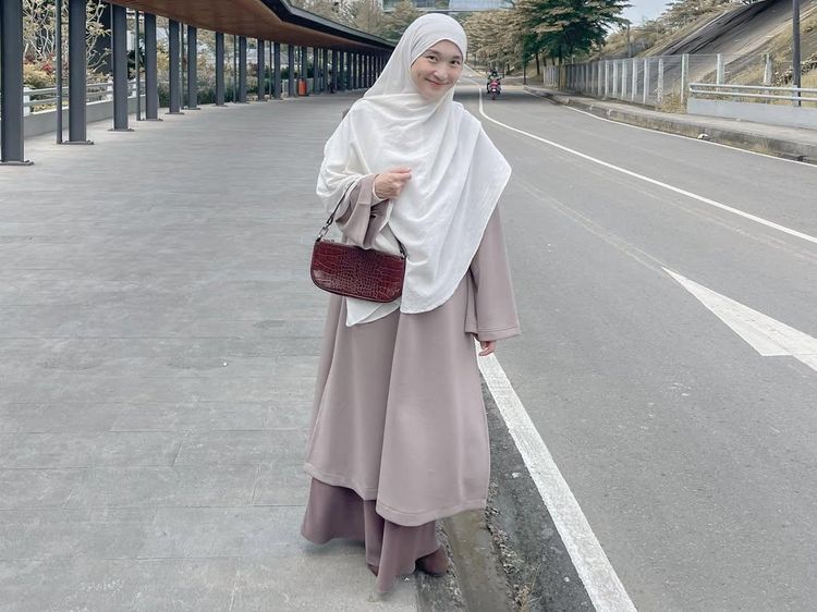 Tren Hijab Syari Kekinian 8 Ide Padu Padan Kreatif Layering Serba Earth Tone