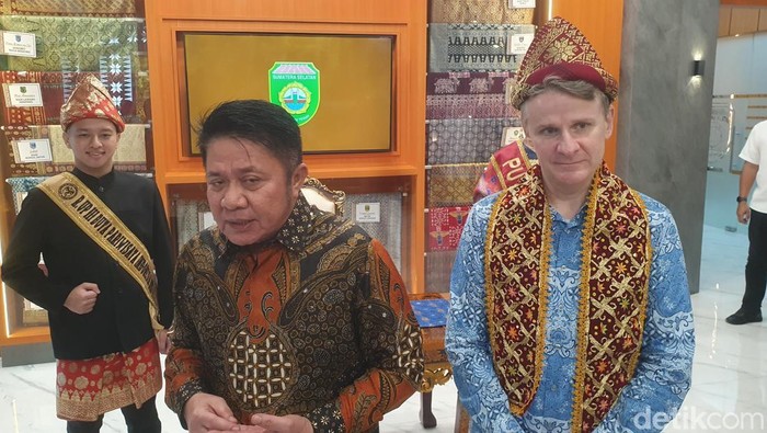 Gubernur Sumsel Herman Deru bersama Dubes Australia Roderick Brazier.
