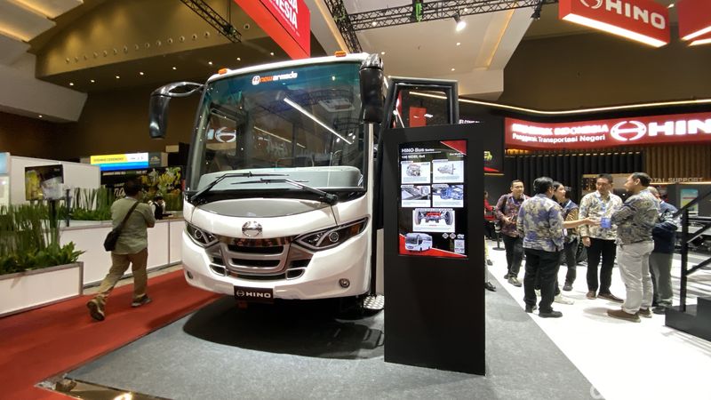 Hino Bus 136 MDBL 4x4