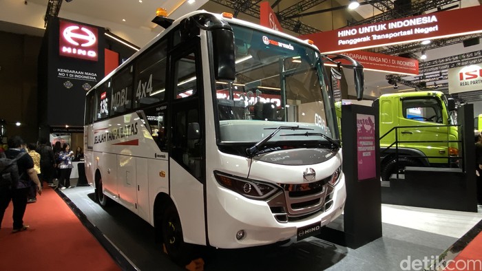 Hino Bus 136 MDBL 4x4