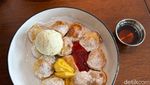 Kafe Vintage di Senayan Ini Punya Menu Laksa Salmon yang Unik