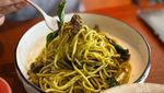 Kafe Vintage di Senayan Ini Punya Menu Laksa Salmon yang Unik