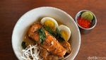 Kafe Vintage di Senayan Ini Punya Menu Laksa Salmon yang Unik