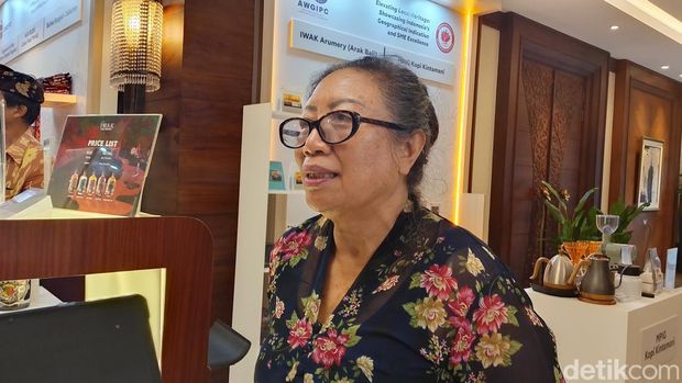Ida Ayu Puspa Eny sosok di balik arak Iwak Arumery Ida Ayu Puspa Eny sosok di balik arak Iwak Arumery
