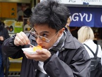 Ini Gaya Keren Pengacara Sangun Ragahdo saat Kulineran di Jepang dan Thailand