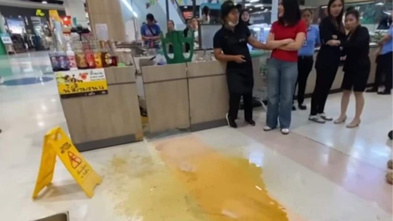 Kacau! Gegara Cekcok, Penjual Minuman Ini Siram Minyak Panas