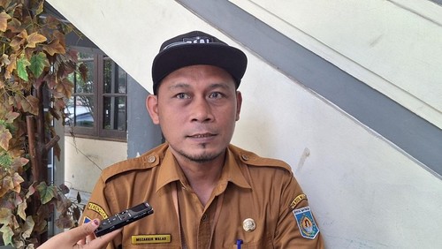 Kadinsos Mataram, Muzakkir Walad, saat diwawancarai, Selasa (7/4/2026). (Nathea Citra/detikBali)