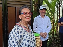 Karak Jadi Perhatian! Ini Oleh-oleh Christine Hakim Usai Temui Jokowi